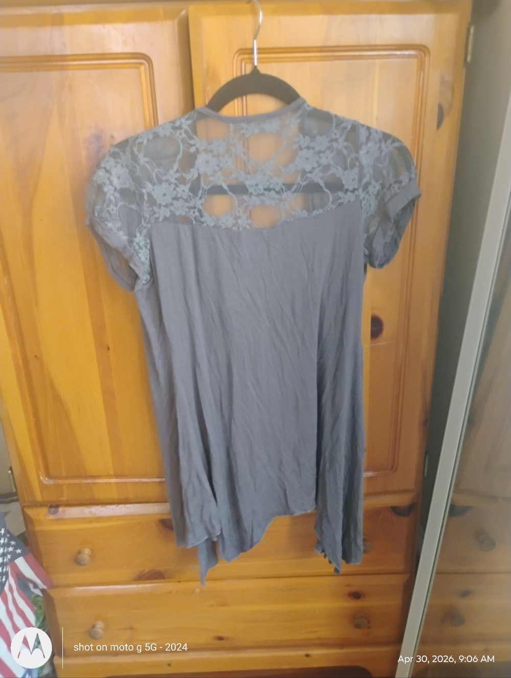 Women's Gray Lace-Shoulder Camisole - Picture 3 of 3
